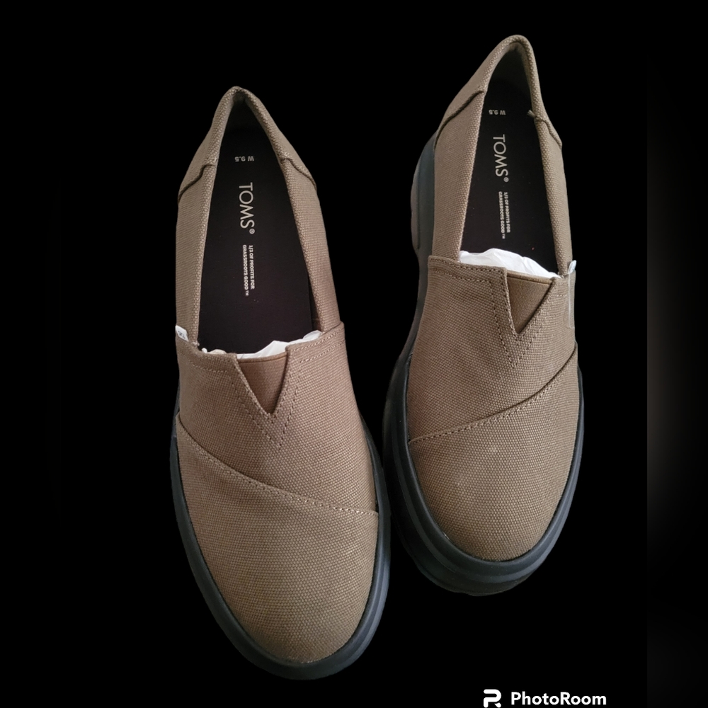 TOMS Women's Size 9.5